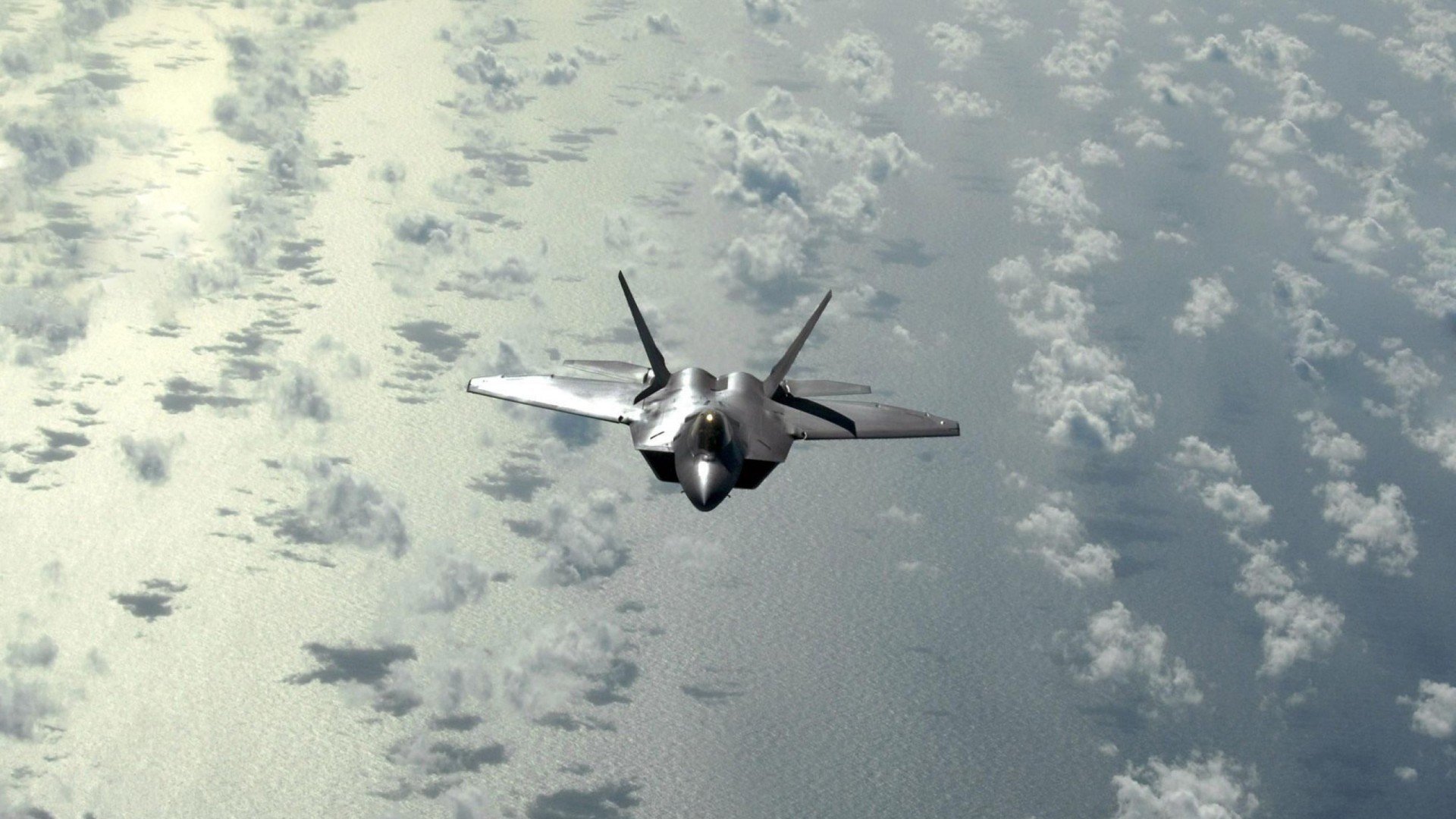 传统赛龙舟，水上团结力量的象征，龙舟水寓意