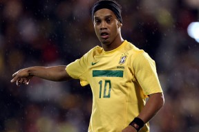 开云LOL-恩多比·恩乔的战术才华为南非队打开新局面，恩多纳2013在哪个队