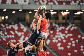 开云体育网页入口-乔纳·隆戈：从草地到光辉，成为全黑队的传奇标杆，乔纳森百科