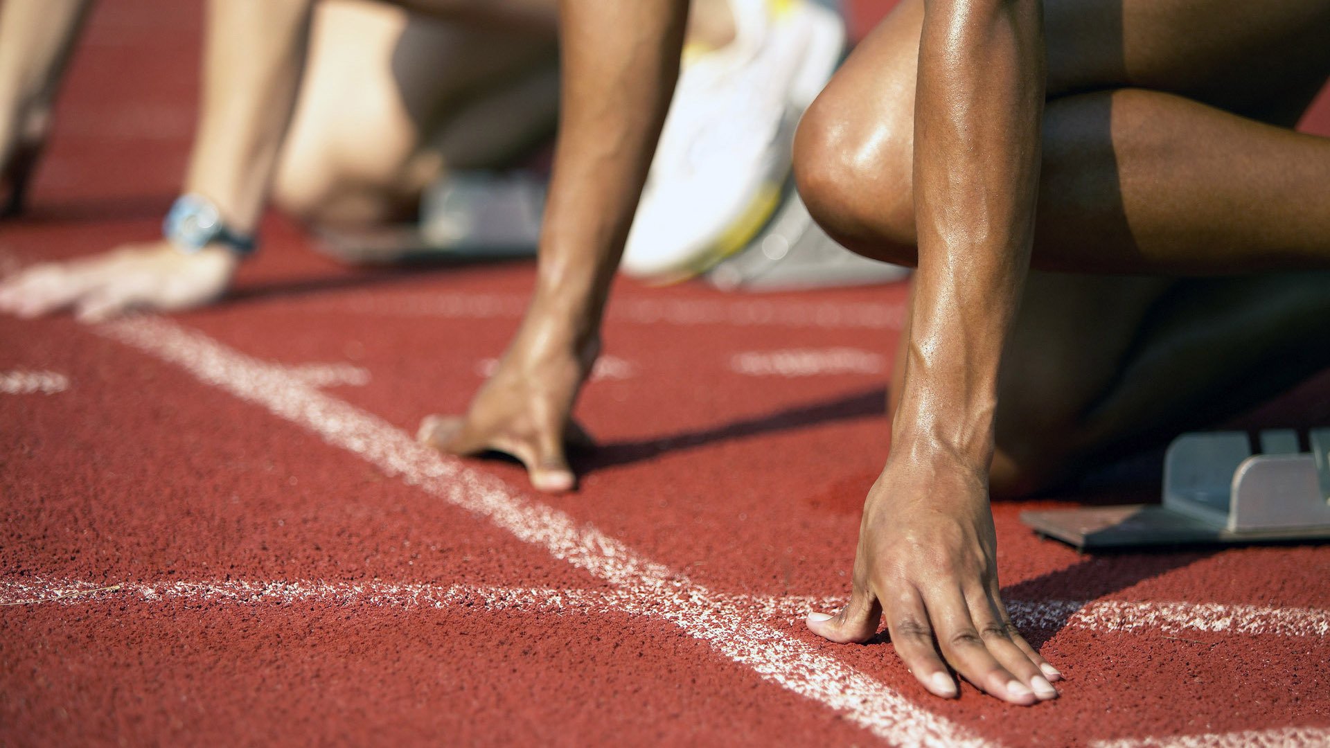 赛后新闻发布会火药味十足，教练针锋相对，赛前新闻发布会一般多久